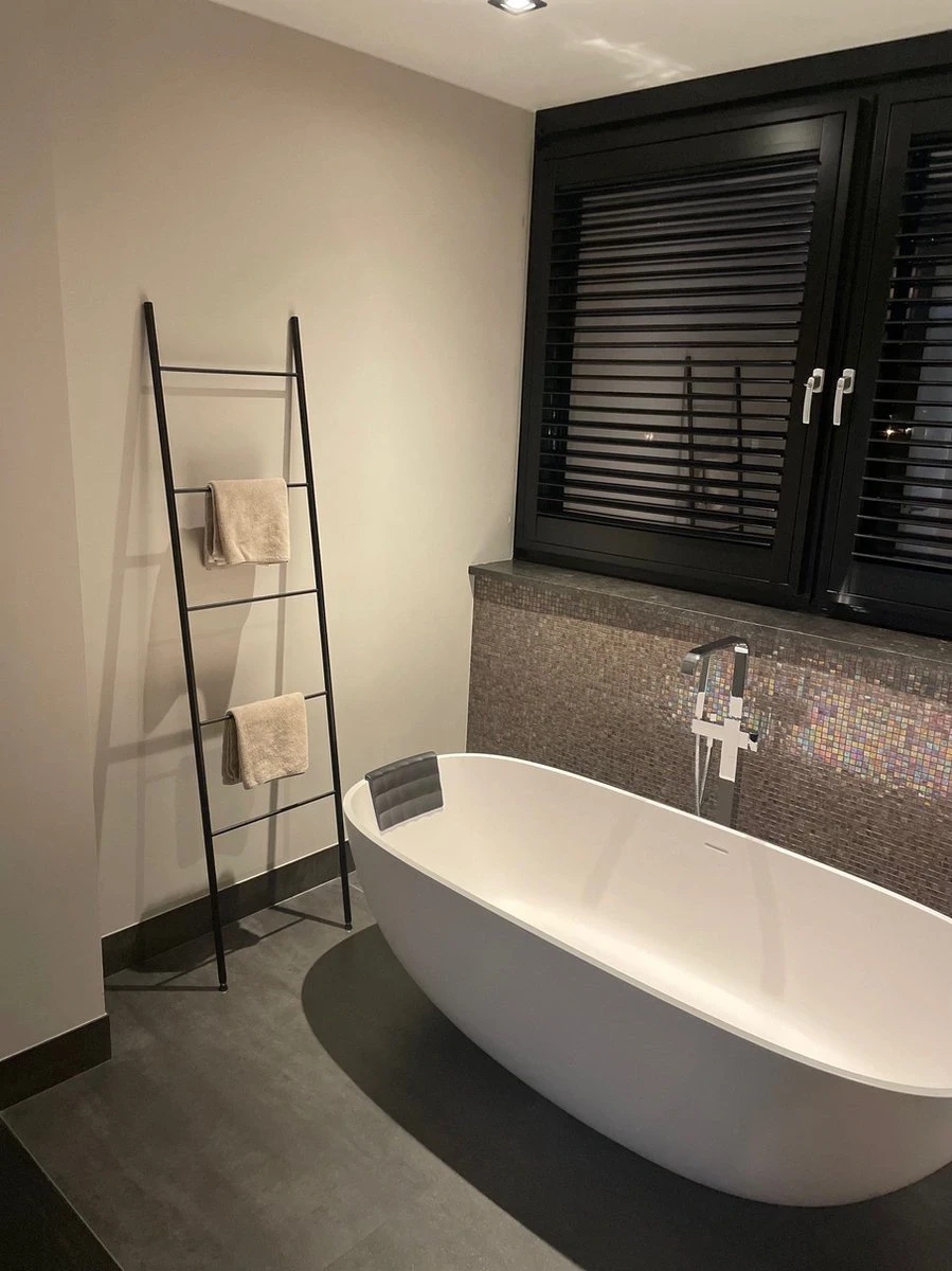 LIROdesign Dekorationsleiter - Handtuchhalter Berlin schwarz