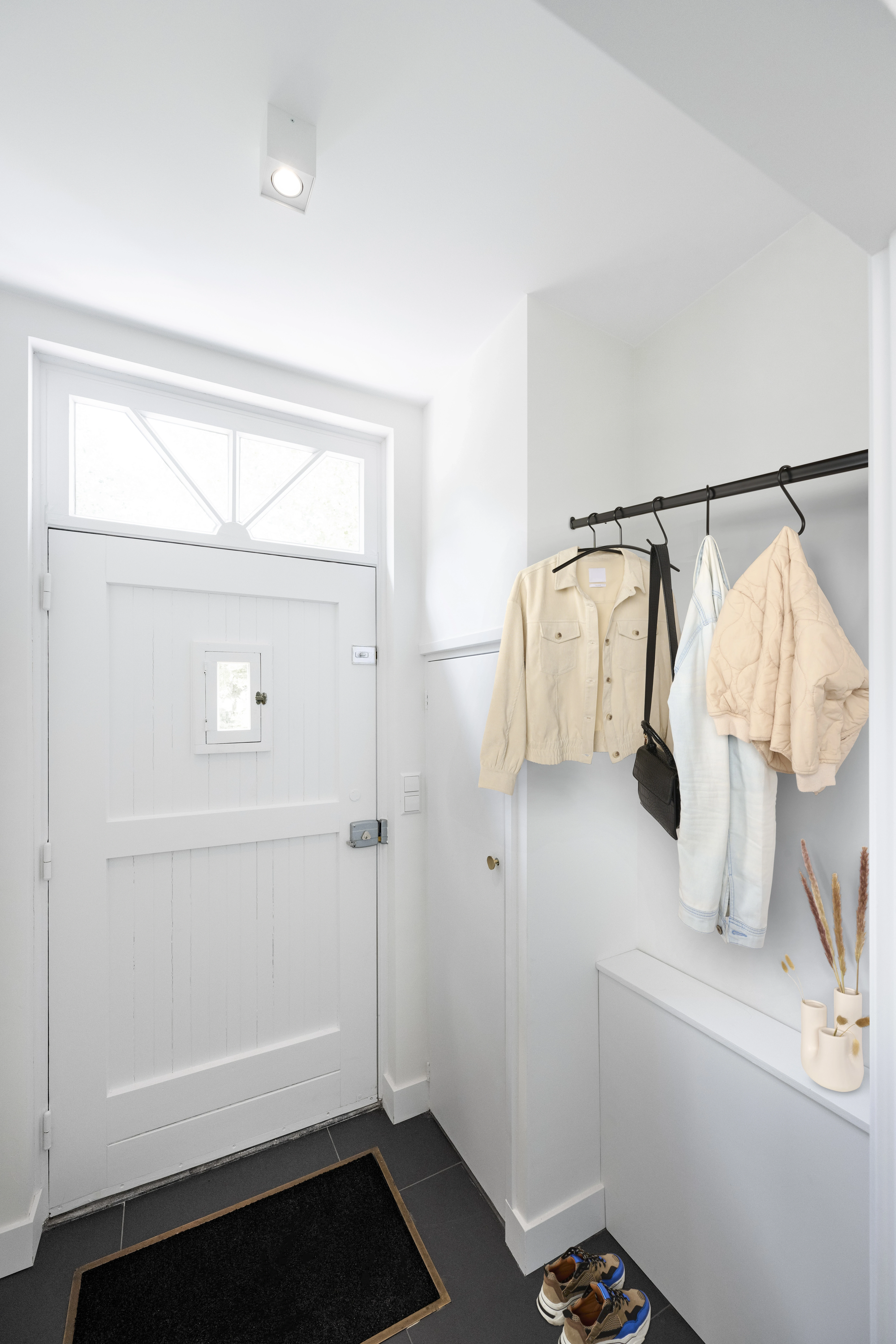 Wandflansch schwarz für Ovalrohr 30x15