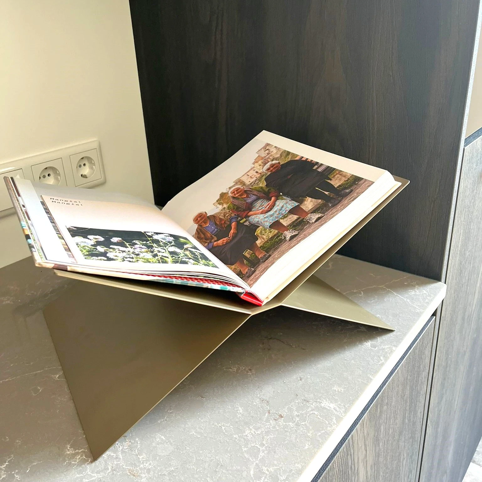 LIROdesign buchständer gold XL